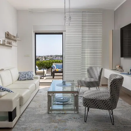 Miravento Grand Lakeside Retreat