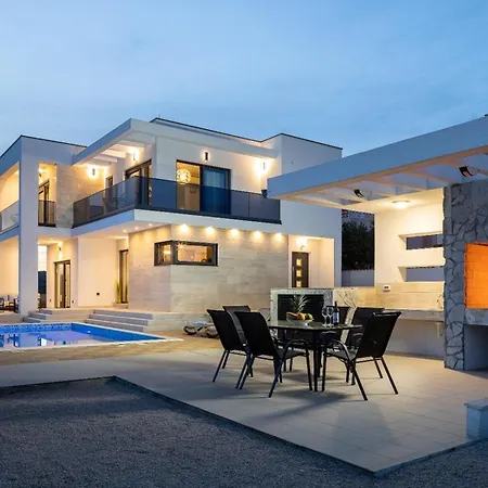 Miravento Grand Lakeside Retreat Apartment *